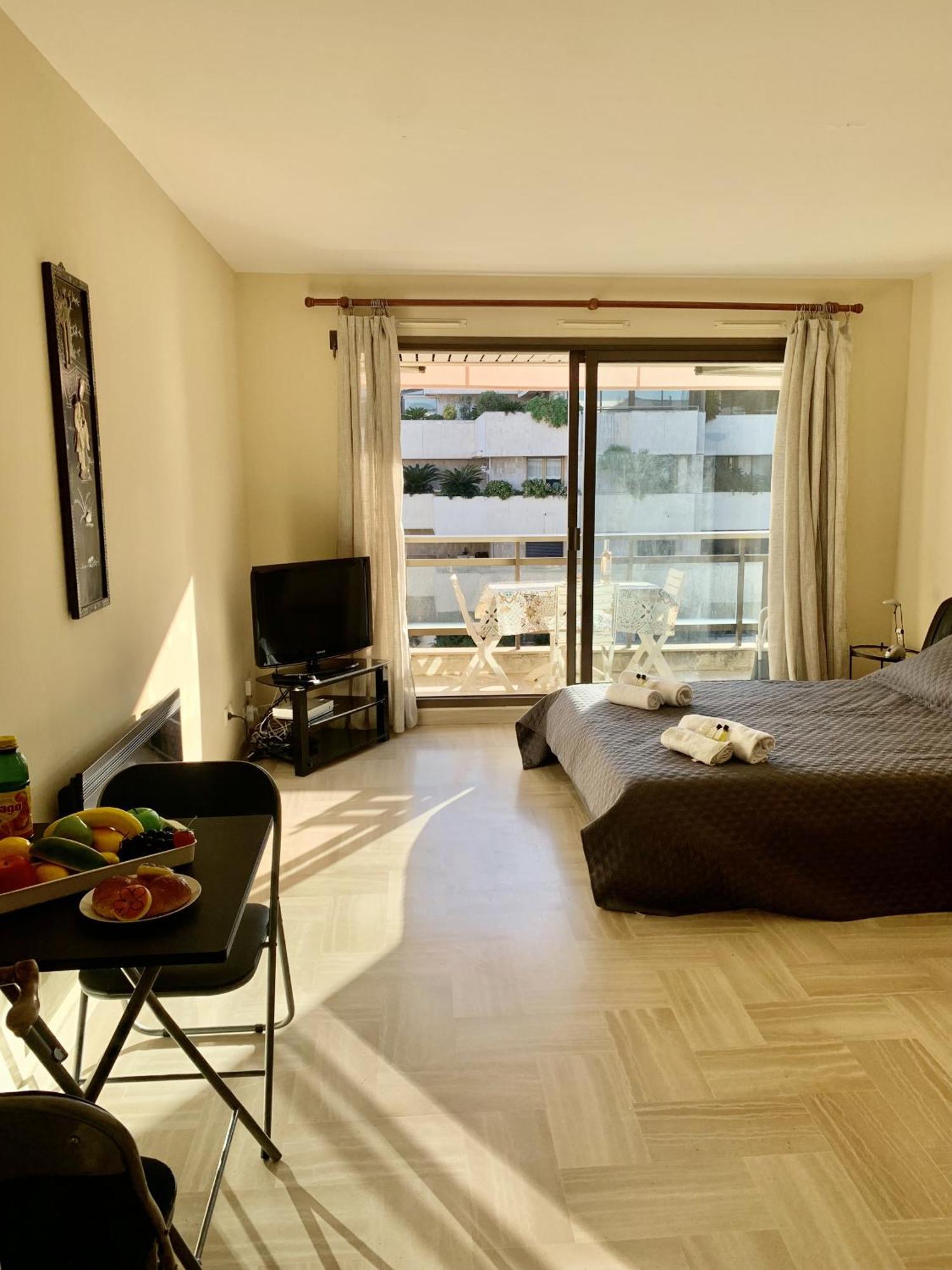 Gray D'Albion Pol519 Studio Cannes Exterior photo